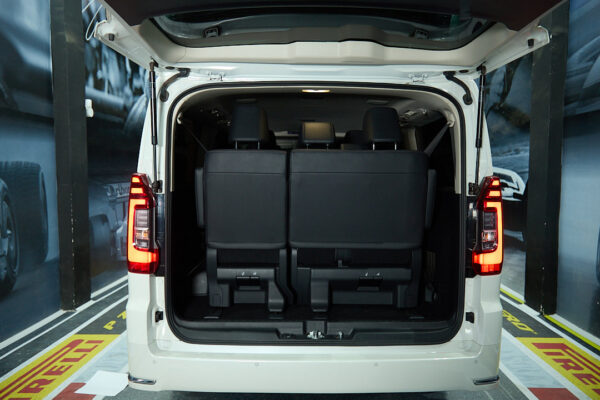 Toyota Hiace 2.8 Tdi Wagon 6at 10a - Imagen 2
