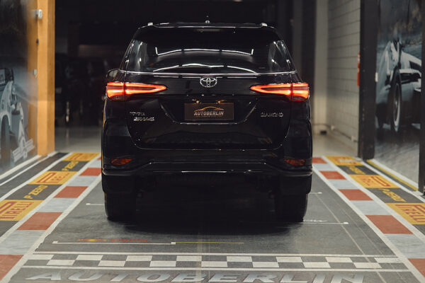 Toyota SW4 2.8 Tdi Diamond 4X4 6At 7As - Imagen 4