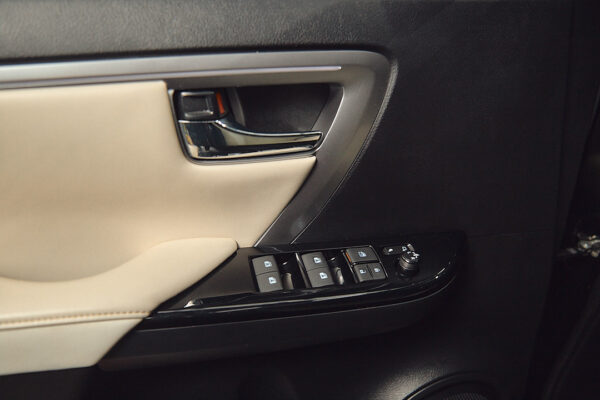 Toyota SW4 2.8 Tdi Diamond 4X4 6At 7As - Imagen 11