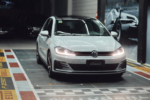 Volkswagen Golf 2.0 Gti Tsi App Connect + Cuero - Imagen 2