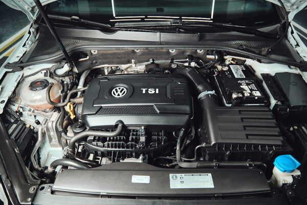 Volkswagen Golf 2.0 Gti Tsi App Connect + Cuero - Imagen 5