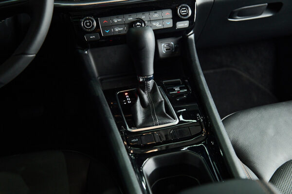 Jeep Compass 1.3 T270 Limited 4X2 At6 - Imagen 9
