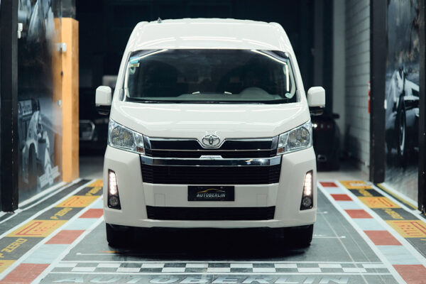 Toyota Hiace 2.8 Tdi Commuter 6at 14a - Imagen 8