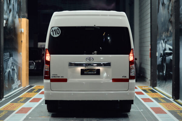 Toyota Hiace 2.8 Tdi Commuter 6at 14a - Imagen 6