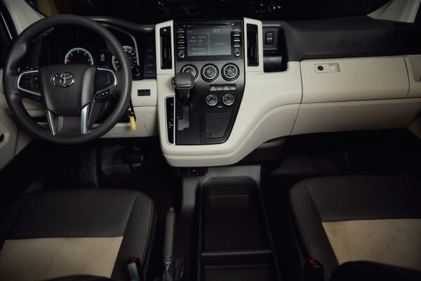 Toyota Hiace 2.8 Tdi Commuter 6at 14a - Imagen 5