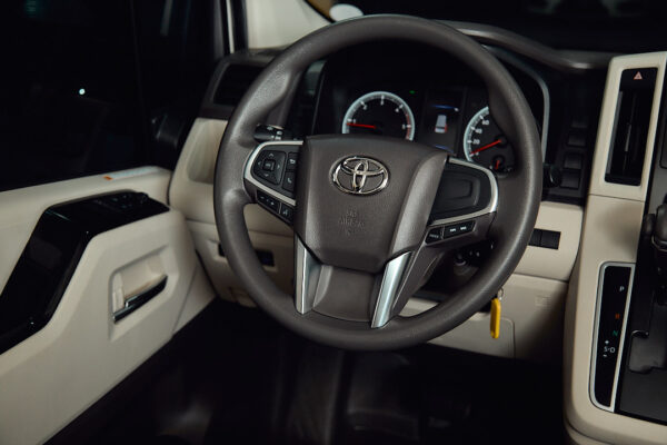Toyota Hiace 2.8 Tdi Commuter 6at 14a - Imagen 4