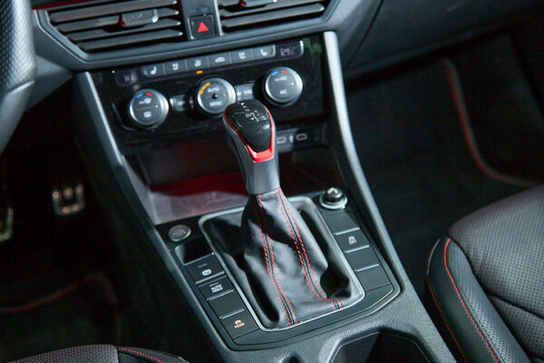 Volkswagen Vento 2.0 Tsi Gli 211cv App Connect + Nav - Imagen 8