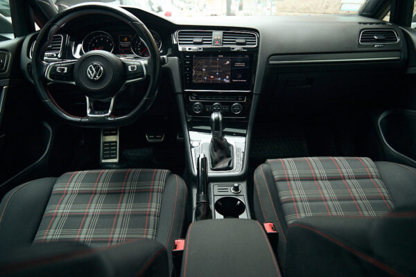 Volkswagen Golf 2.0 Gti Tsi App Connect - Imagen 2