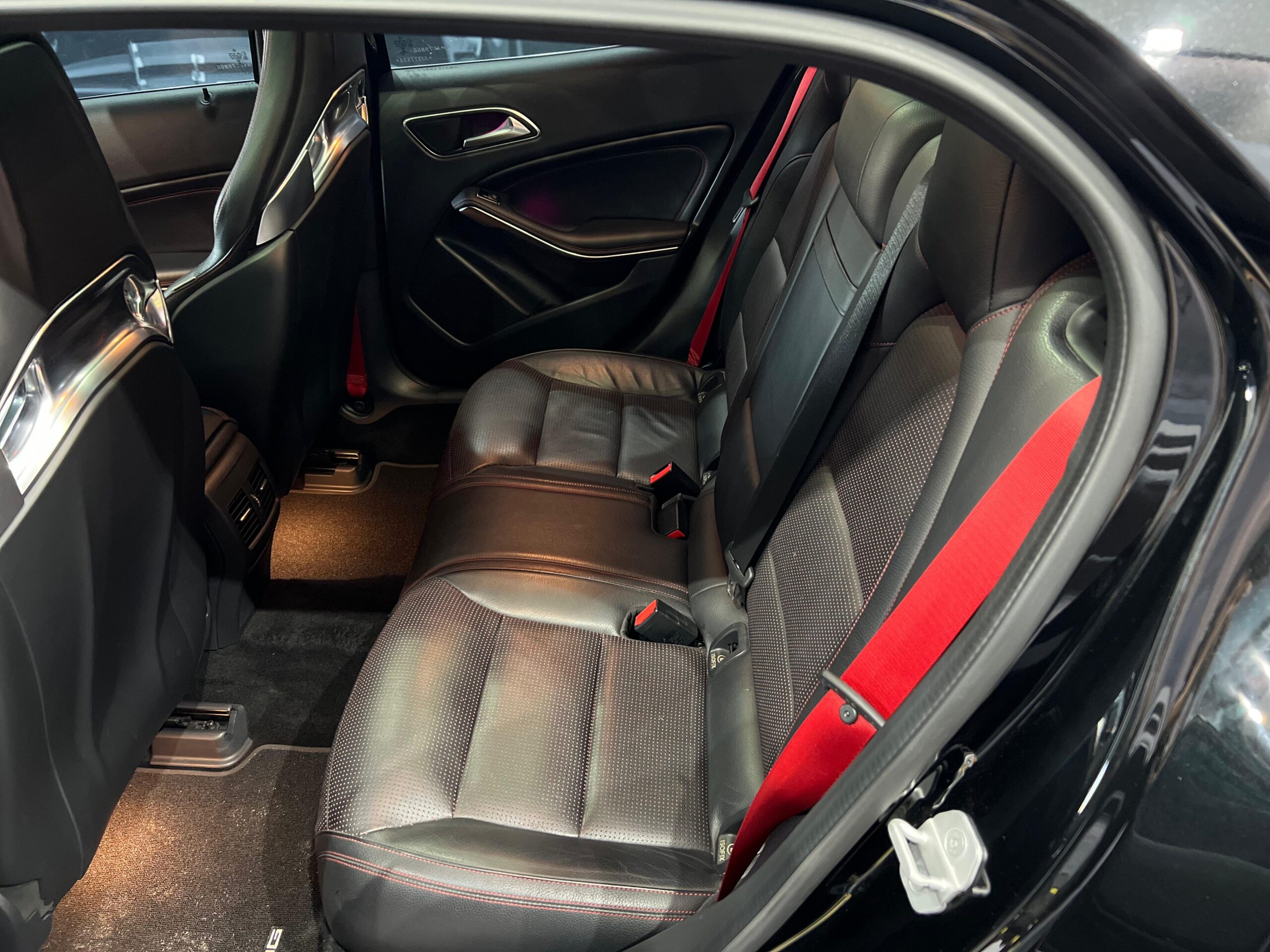 Mercedes-Benz Clase GLA 2.0 Gla45 Amg 381cv - Imagen 8