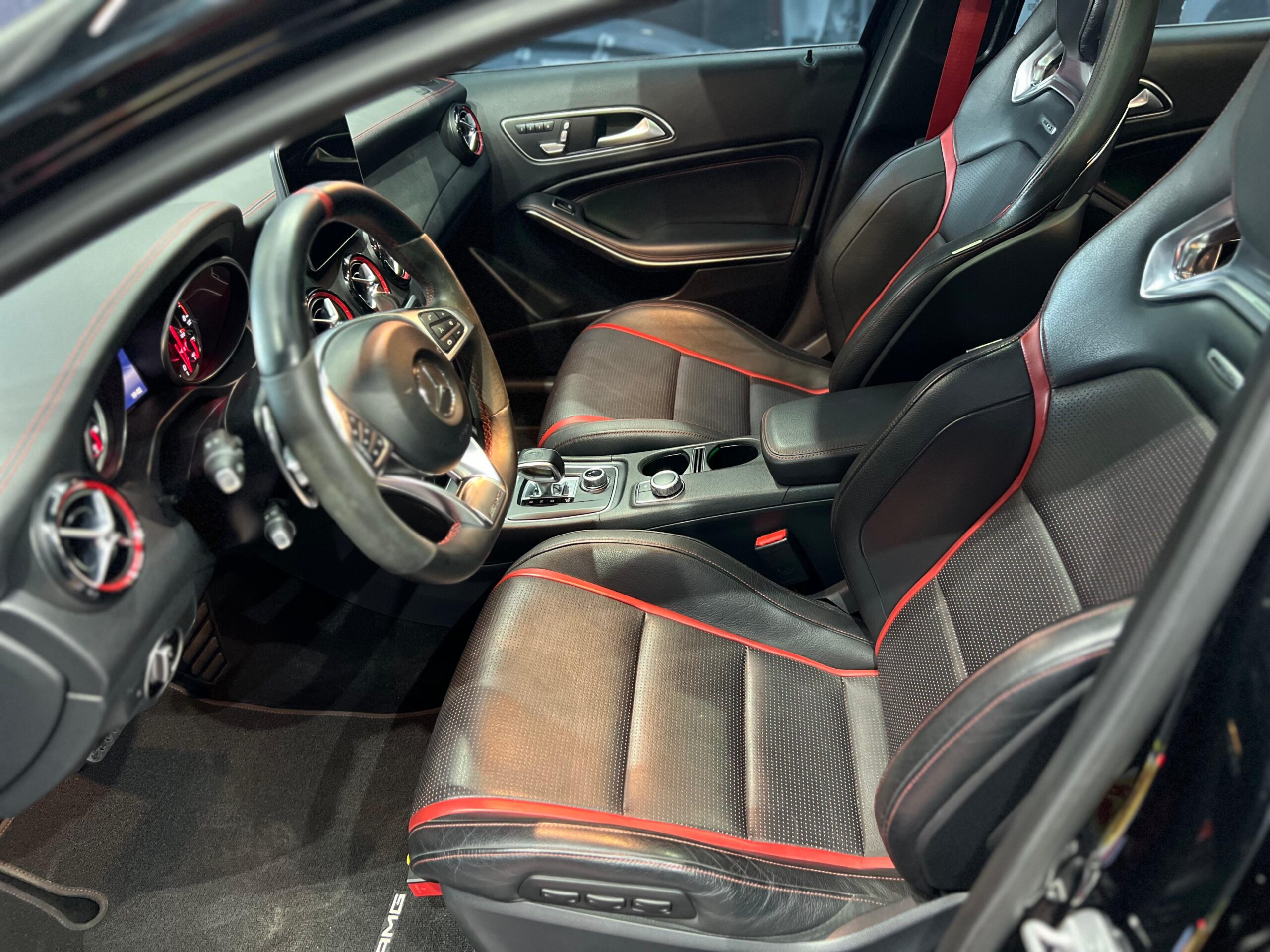 Mercedes-Benz Clase GLA 2.0 Gla45 Amg 381cv - Imagen 10