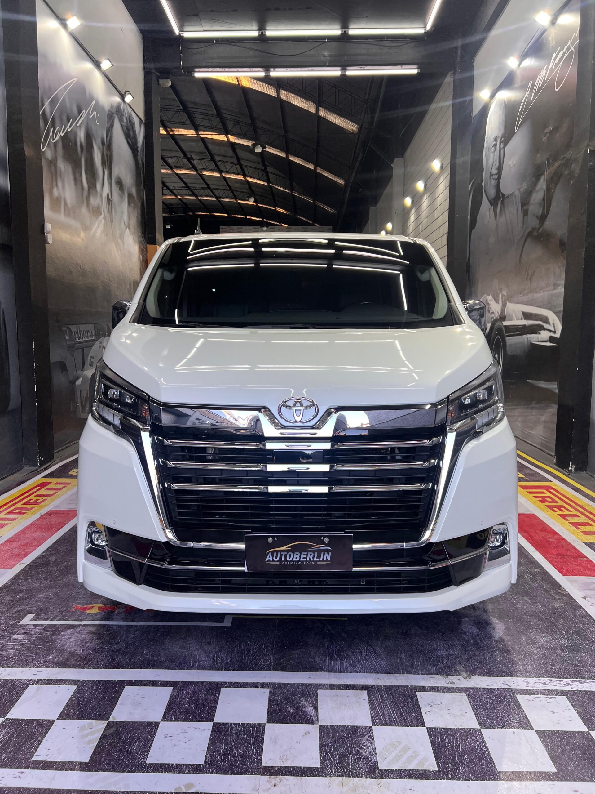 Toyota Hiace - Imagen 2