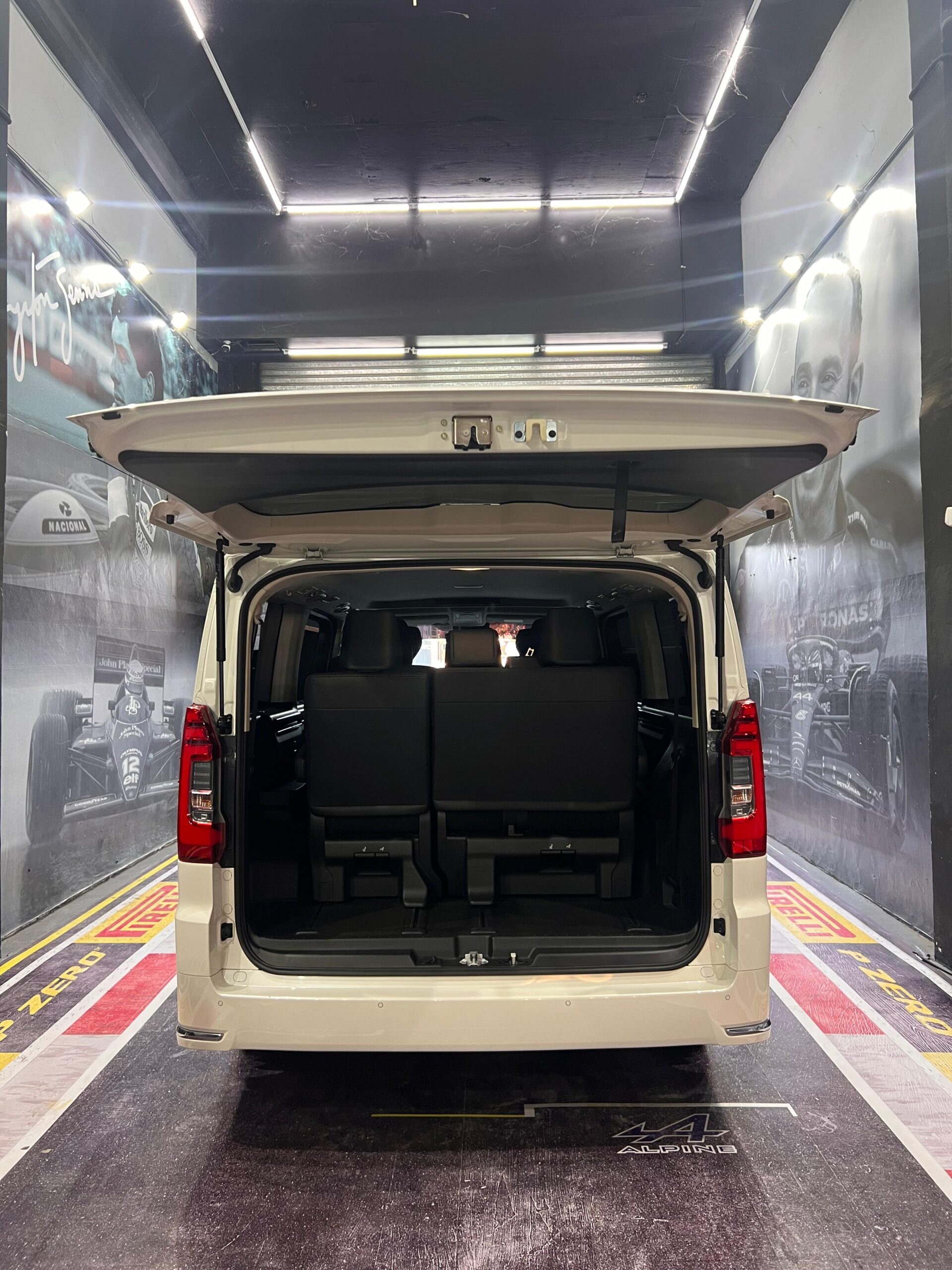 Toyota Hiace - Imagen 9