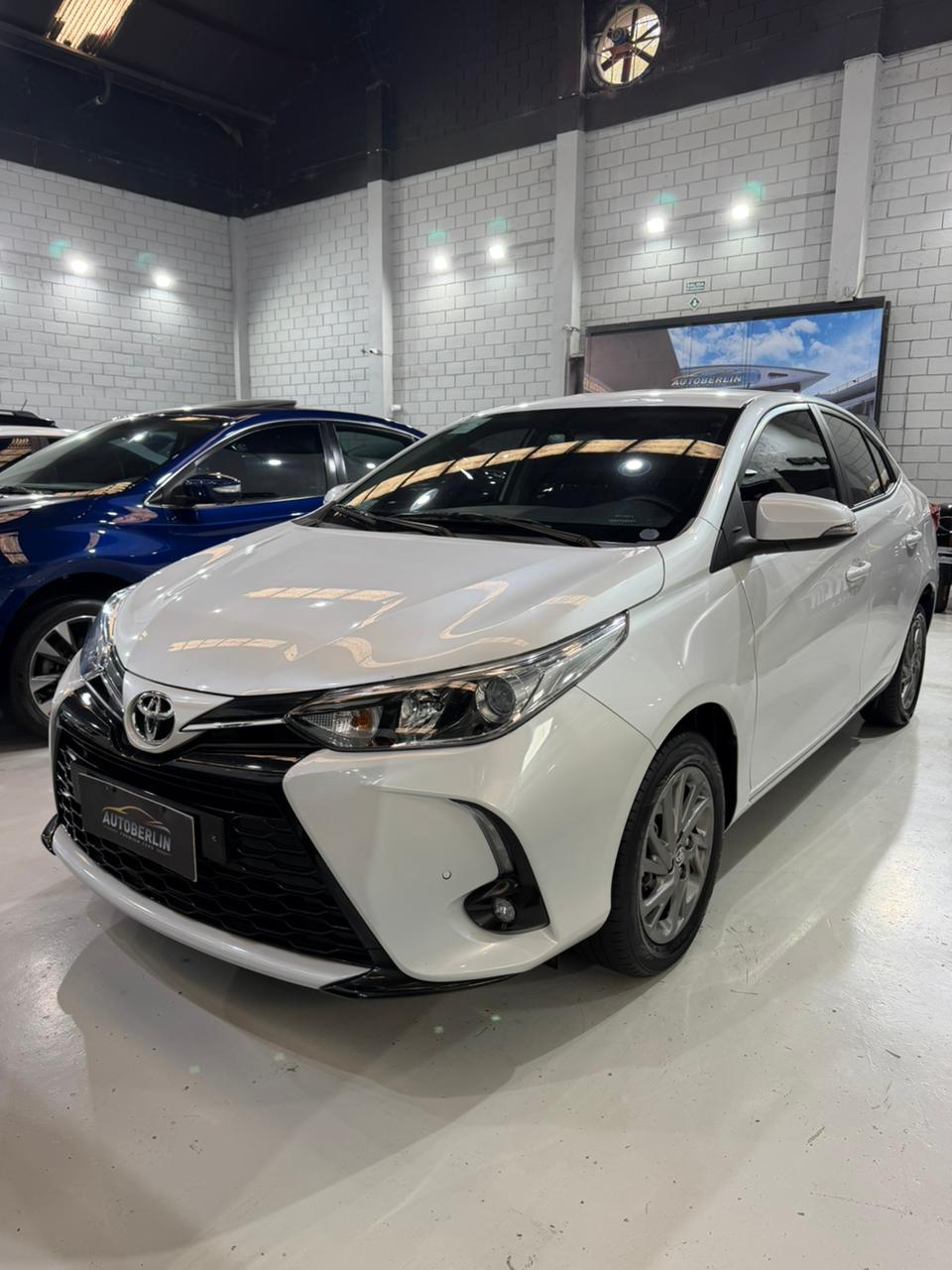 Yaris XLS Sedan - Imagen 4
