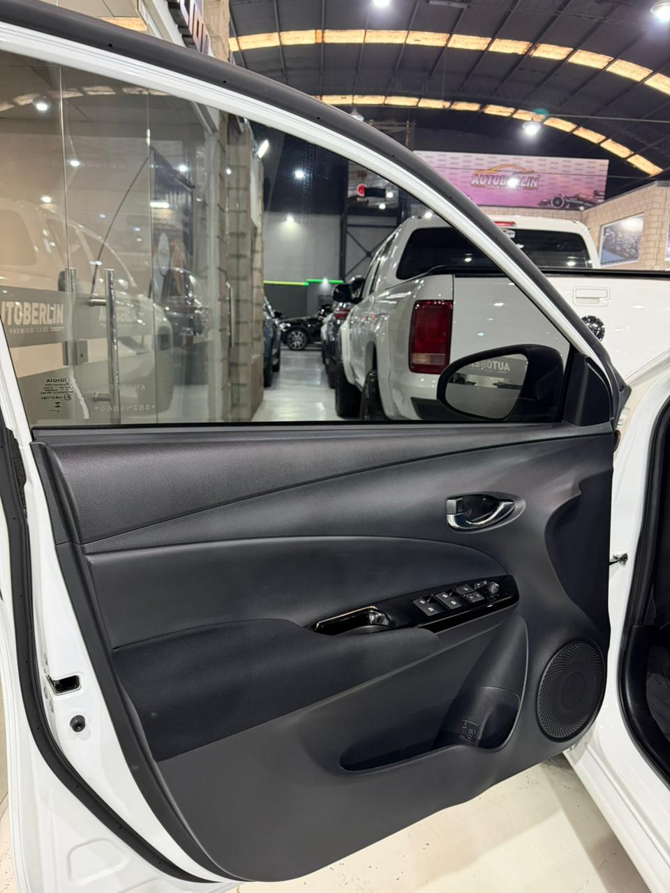 Yaris XLS Sedan - Imagen 12