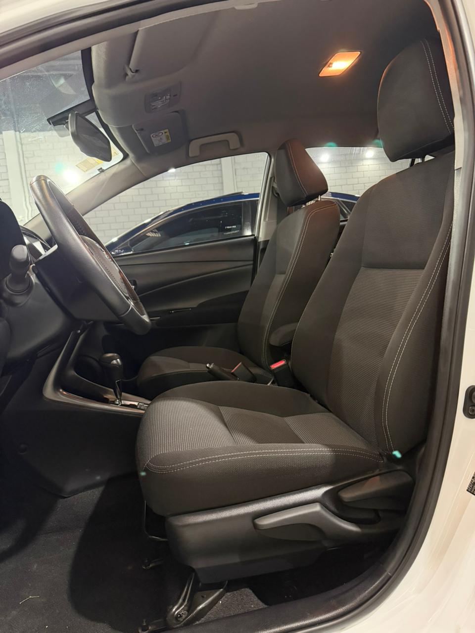 Yaris XLS Sedan - Imagen 10