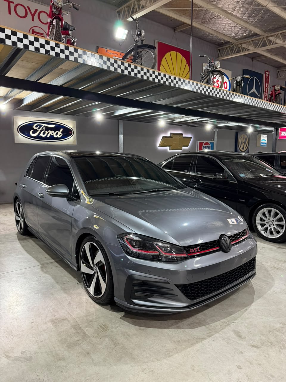 Volkswagen Golf GTI